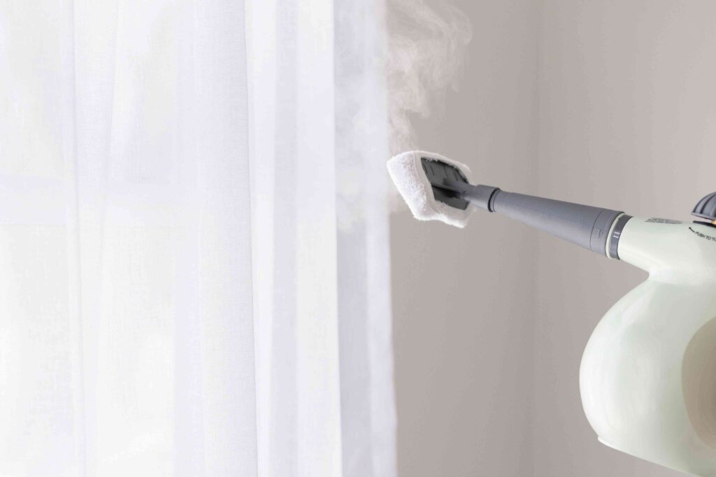 Washing curtains with a steam cleaner